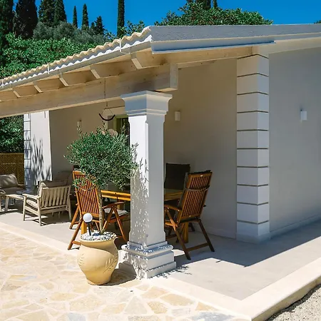 Villa Jinjola By Mavronas *