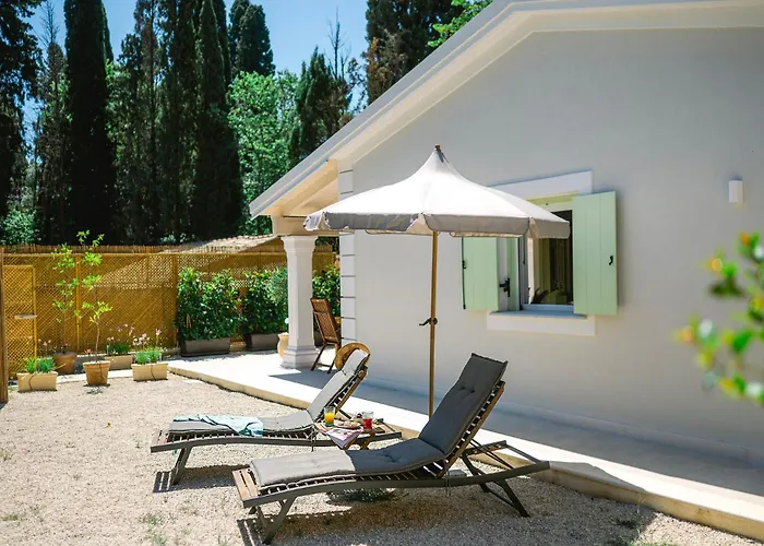 Villa Jinjola By Mavronas